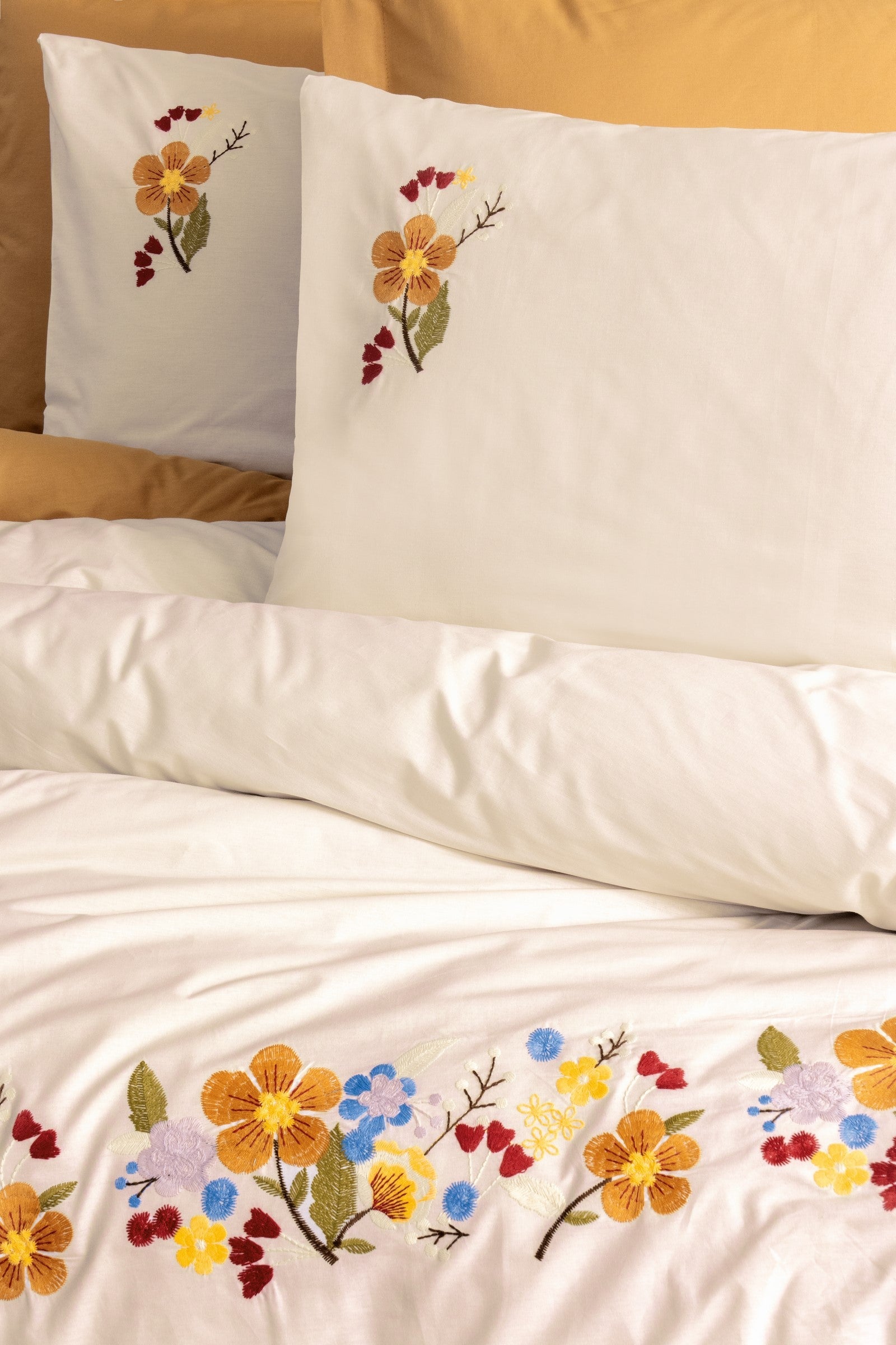 Nakışlı Ranforce Çift Kişilik Nevresim Takımı Pamuya Hardal