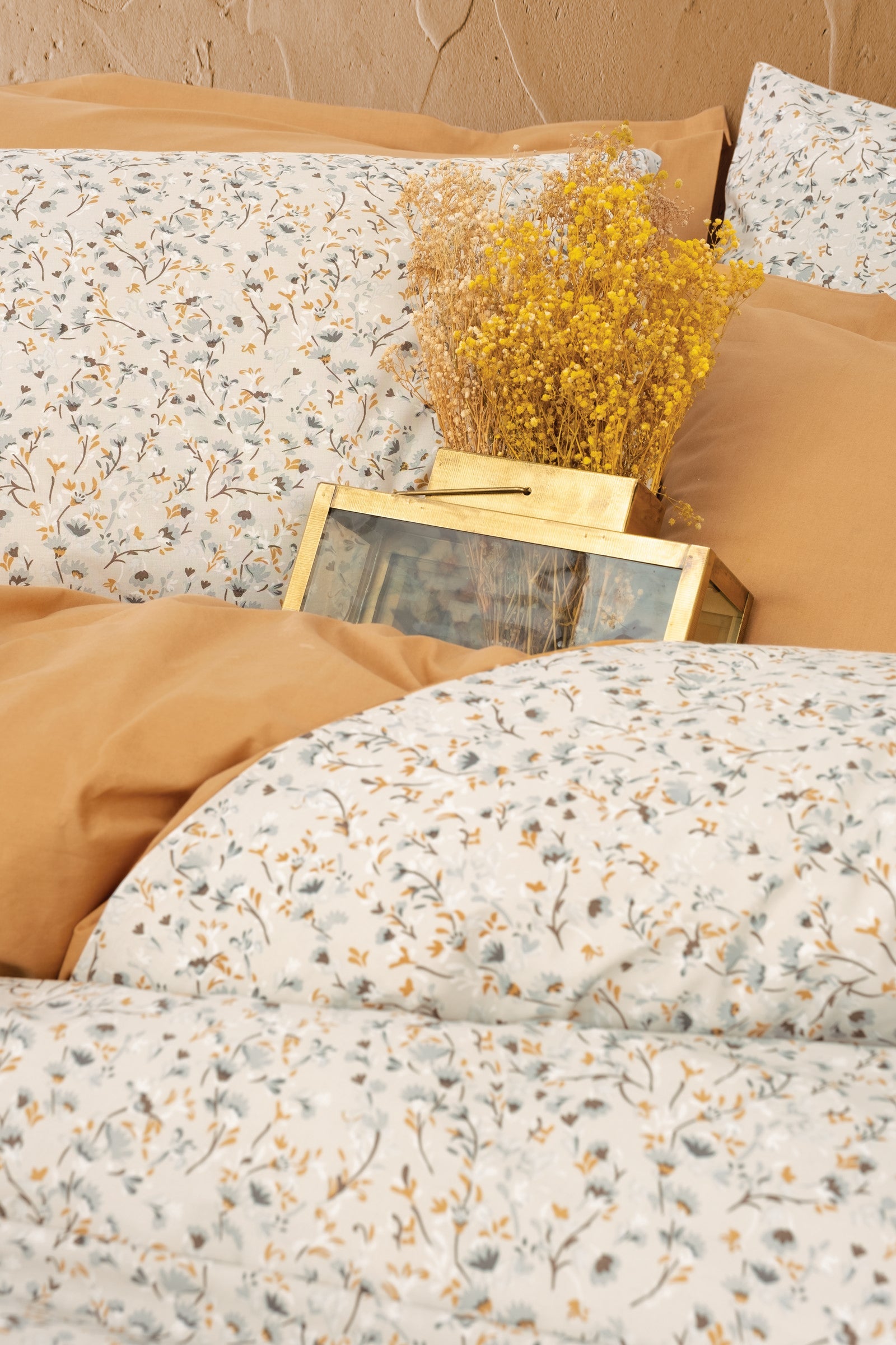 Petite Tek Kişilik Lastikli Çarşaflı Nevresim Takımı Posy Bej