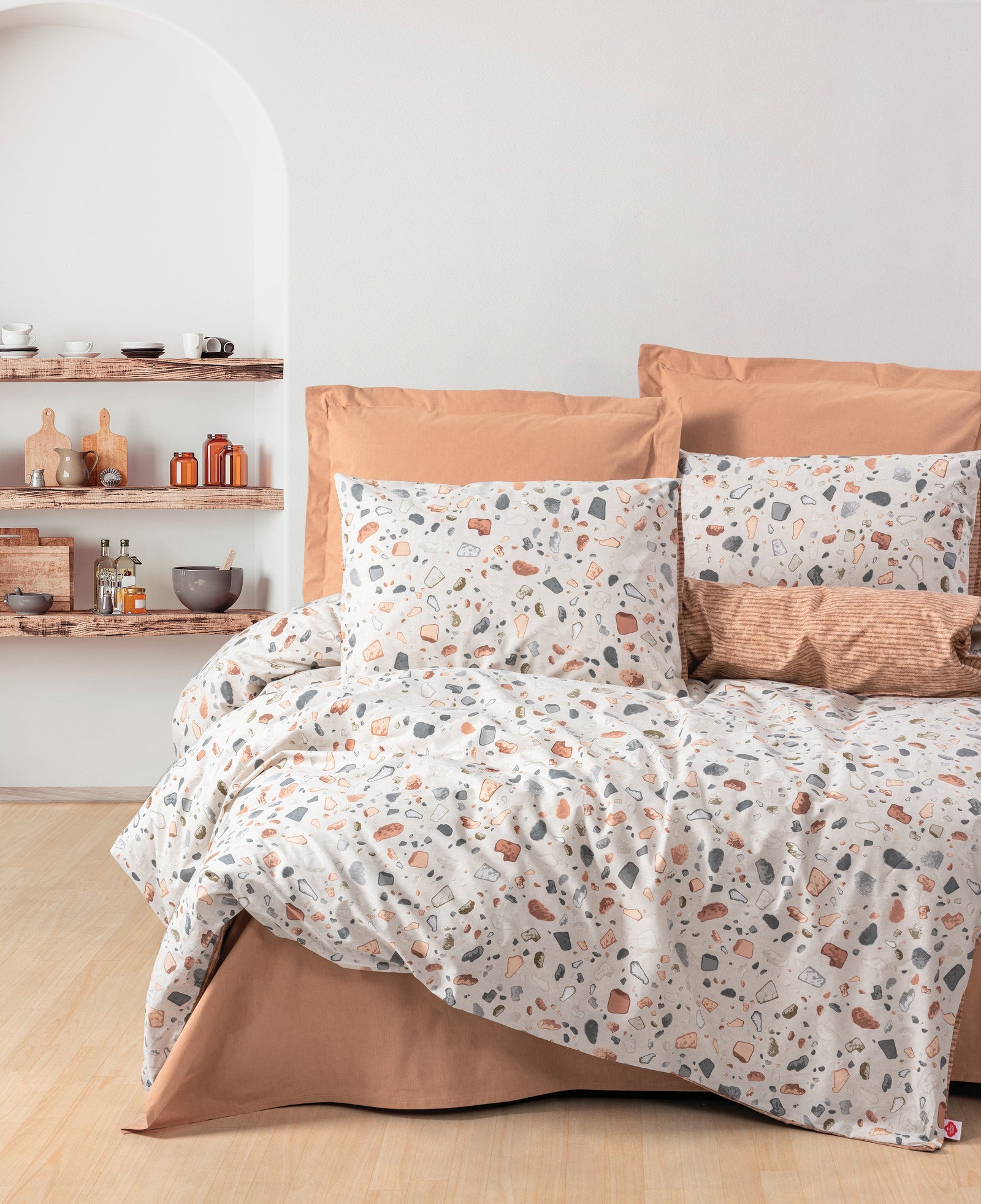 Minimal Çift Kişilik Lastikli Çarşaflı Nevresim Takımı Oniks Karamel